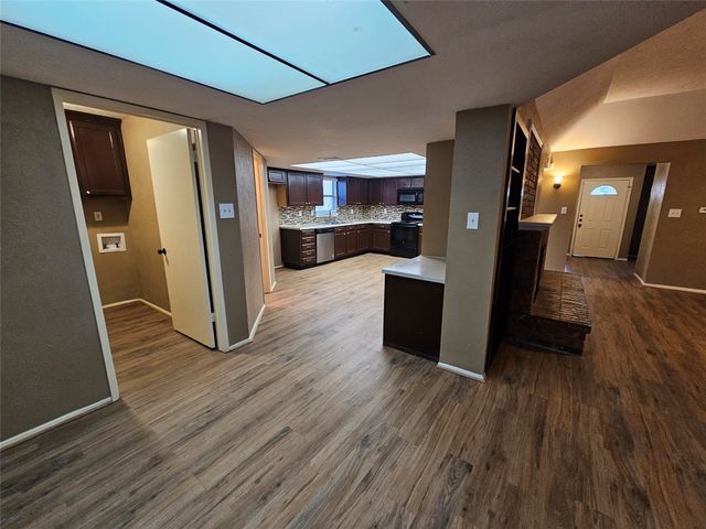 801 Wood Glen, Desoto, TX 75115