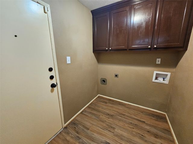 801 Wood Glen, Desoto, TX 75115