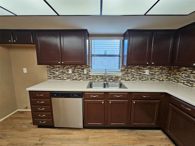 801 Wood Glen, Desoto, TX 75115