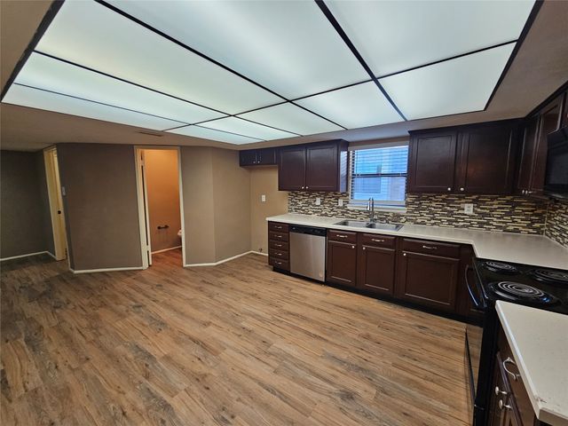 801 Wood Glen, Desoto, TX 75115