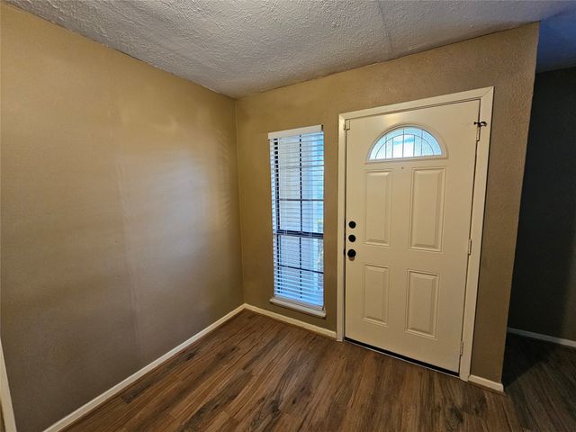 801 Wood Glen, Desoto, TX 75115