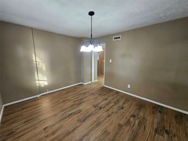 801 Wood Glen, Desoto, TX 75115