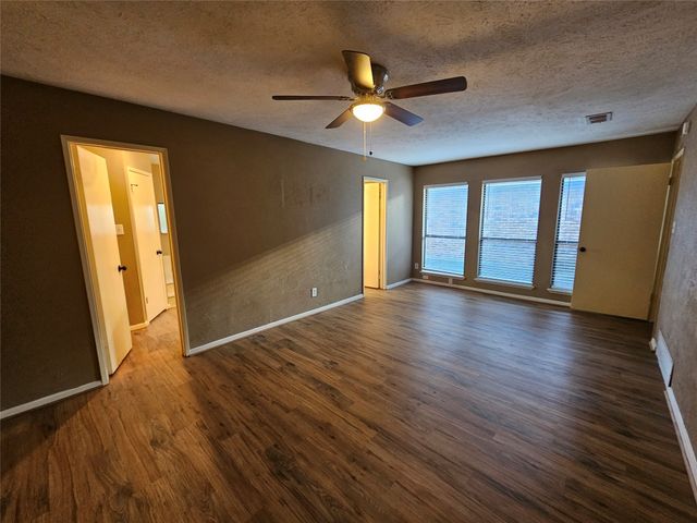 801 Wood Glen, Desoto, TX 75115