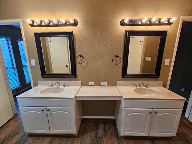 801 Wood Glen, Desoto, TX 75115