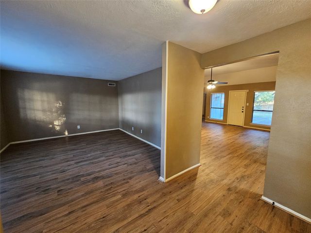 801 Wood Glen, Desoto, TX 75115