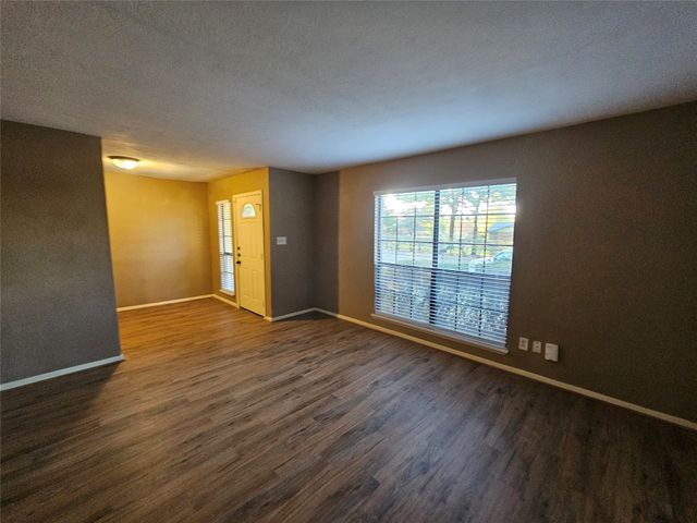 801 Wood Glen, Desoto, TX 75115