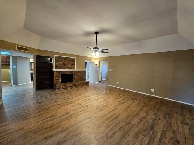 801 Wood Glen, Desoto, TX 75115