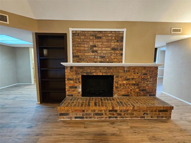 801 Wood Glen, Desoto, TX 75115