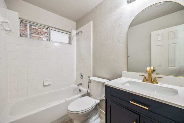 8100 Twin Oaks Drive, Mckinney, TX 75070