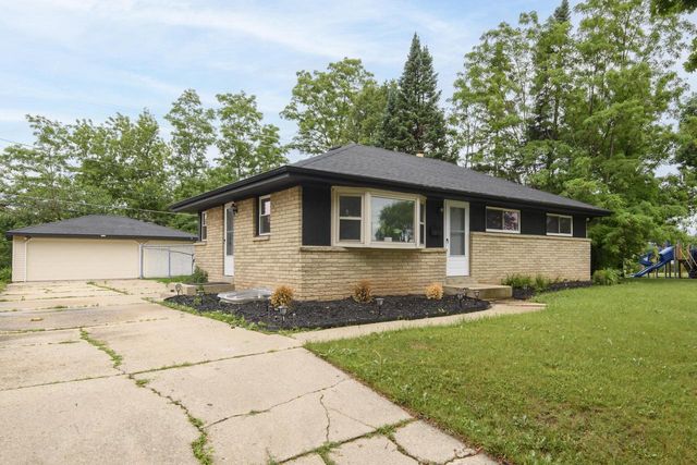6655 N 84th STREET, Milwaukee, WI 53224