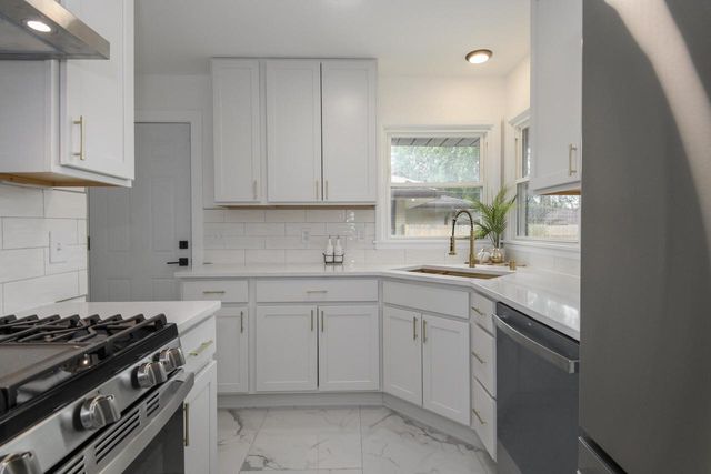 6655 N 84th STREET, Milwaukee, WI 53224