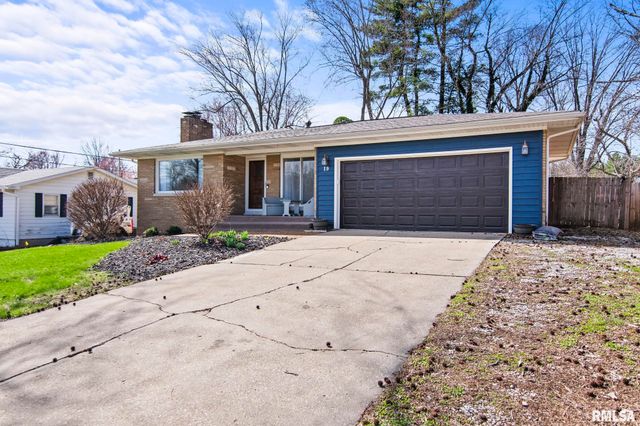 19 CIRCLE Drive, Rochester, IL 62563