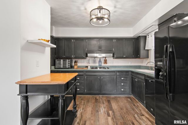 19 CIRCLE Drive, Rochester, IL 62563