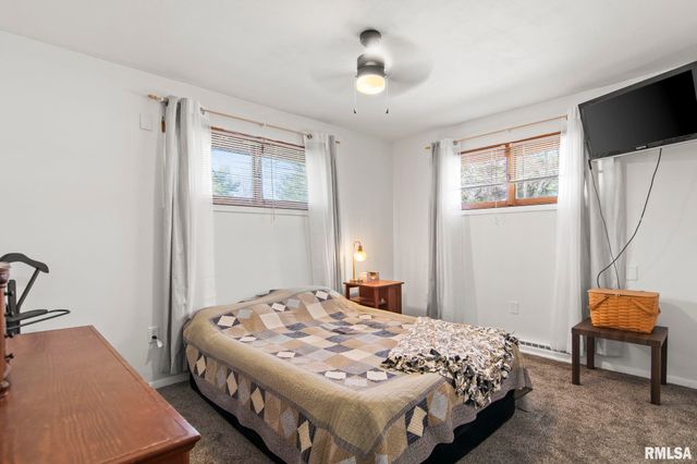 19 CIRCLE Drive, Rochester, IL 62563