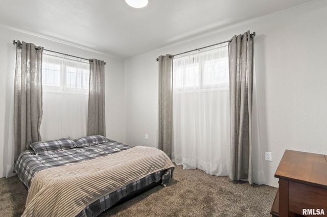 19 CIRCLE Drive, Rochester, IL 62563