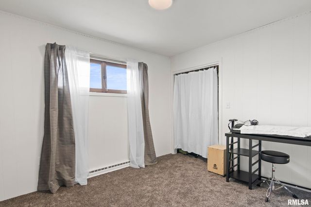 19 CIRCLE Drive, Rochester, IL 62563