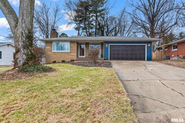 19 CIRCLE Drive, Rochester, IL 62563