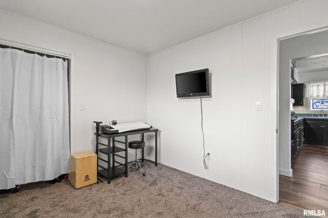 19 CIRCLE Drive, Rochester, IL 62563