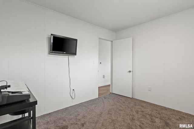 19 CIRCLE Drive, Rochester, IL 62563