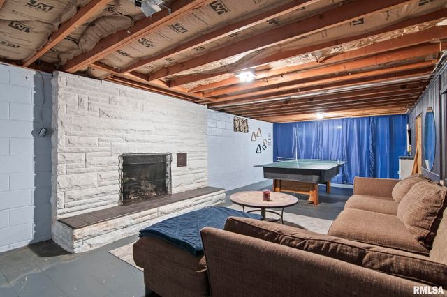 19 CIRCLE Drive, Rochester, IL 62563