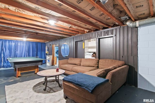 19 CIRCLE Drive, Rochester, IL 62563