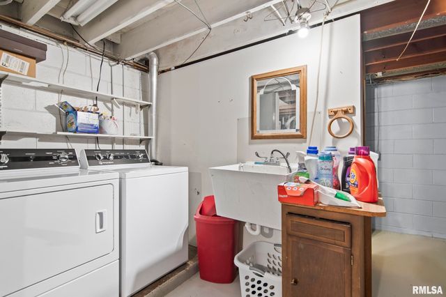 19 CIRCLE Drive, Rochester, IL 62563