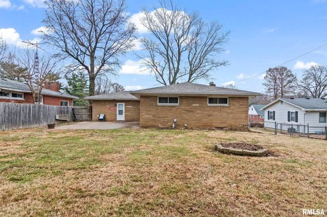 19 CIRCLE Drive, Rochester, IL 62563