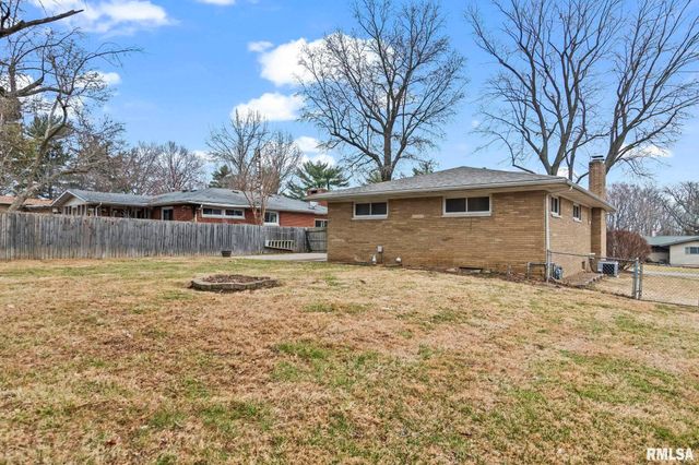 19 CIRCLE Drive, Rochester, IL 62563