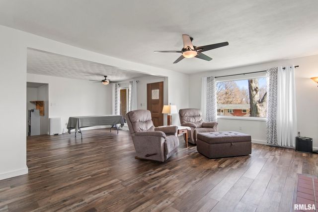 19 CIRCLE Drive, Rochester, IL 62563