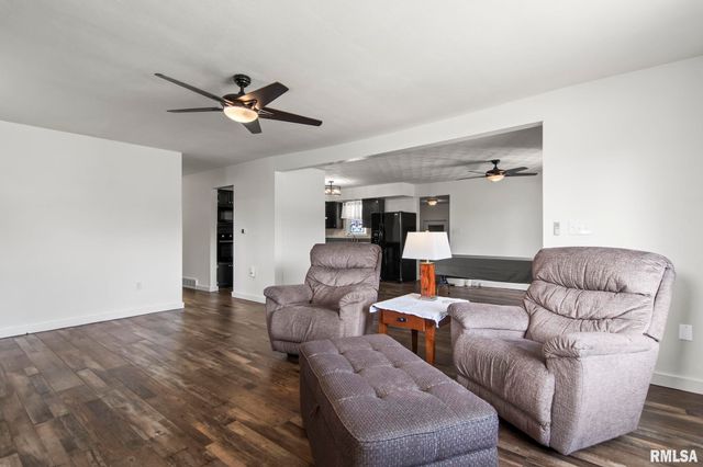 19 CIRCLE Drive, Rochester, IL 62563