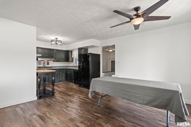 19 CIRCLE Drive, Rochester, IL 62563