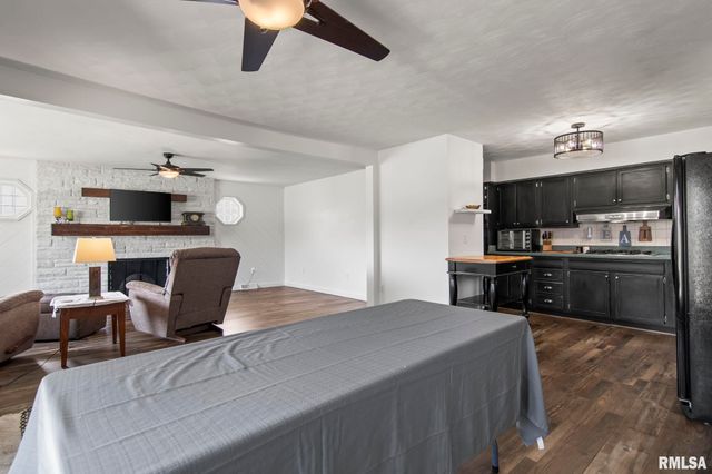 19 CIRCLE Drive, Rochester, IL 62563