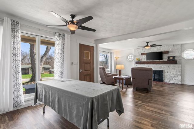 19 CIRCLE Drive, Rochester, IL 62563