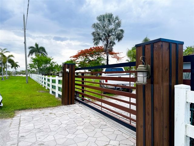 21217 SW 160 ST, Miami, FL 33187