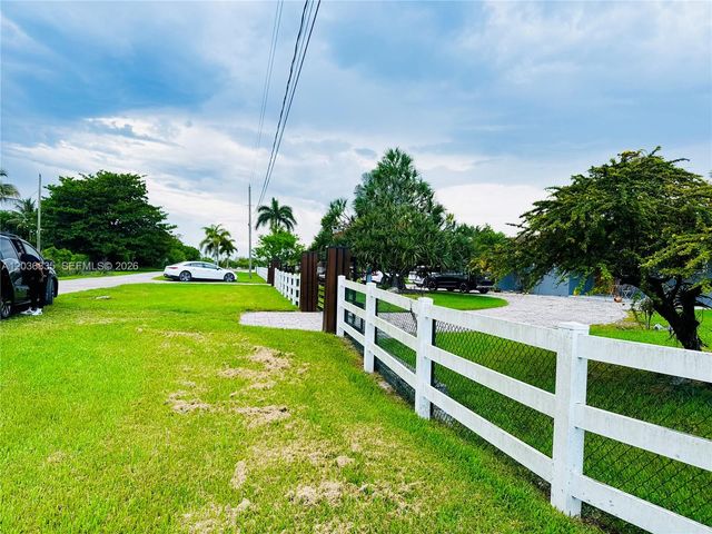 21217 SW 160 ST, Miami, FL 33187