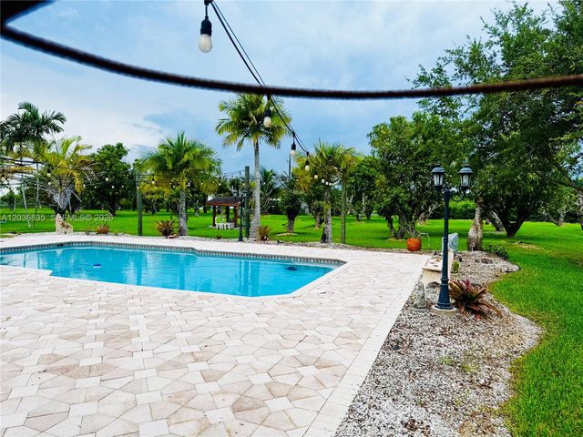 21217 SW 160 ST, Miami, FL 33187