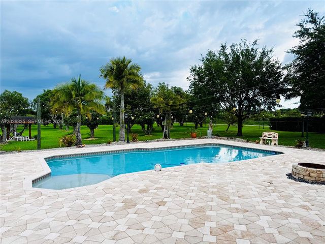21217 SW 160 ST, Miami, FL 33187