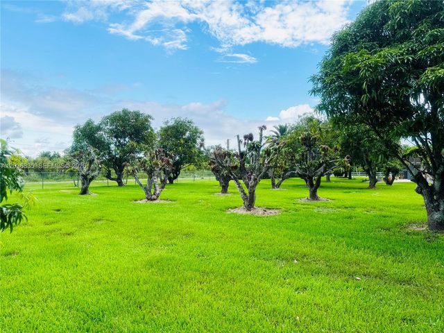 21217 SW 160 ST, Miami, FL 33187