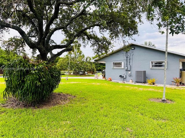 21217 SW 160 ST, Miami, FL 33187