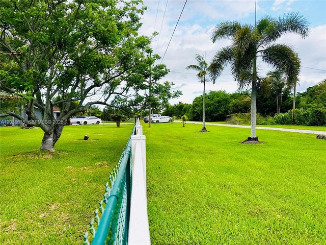 21217 SW 160 ST, Miami, FL 33187