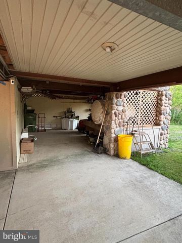 64 ISLAND ROAD, Bridgeport, NJ 08014
