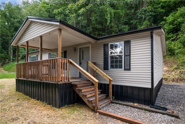 50 Tabor Drive, Chapmanville, WV 25508