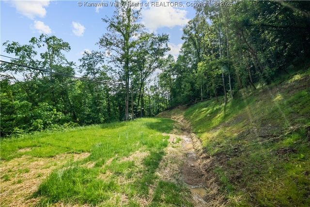 50 Tabor Drive, Chapmanville, WV 25508