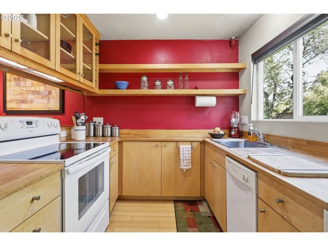 1300 Ne 68TH Ave 13, Portland, OR 97213