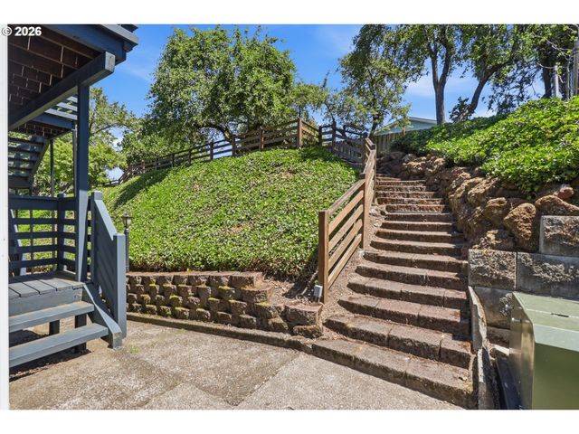 1300 Ne 68TH Ave 13, Portland, OR 97213