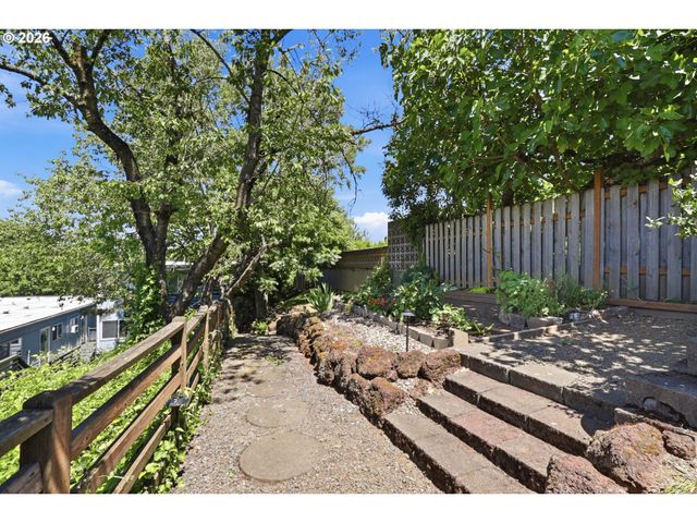 1300 Ne 68TH Ave 13, Portland, OR 97213