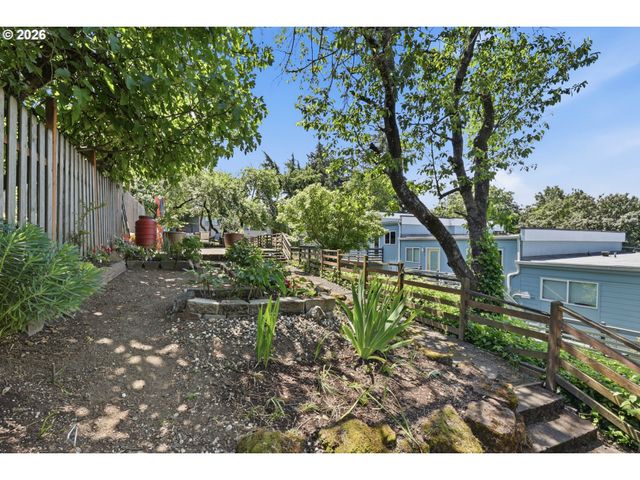 1300 Ne 68TH Ave 13, Portland, OR 97213