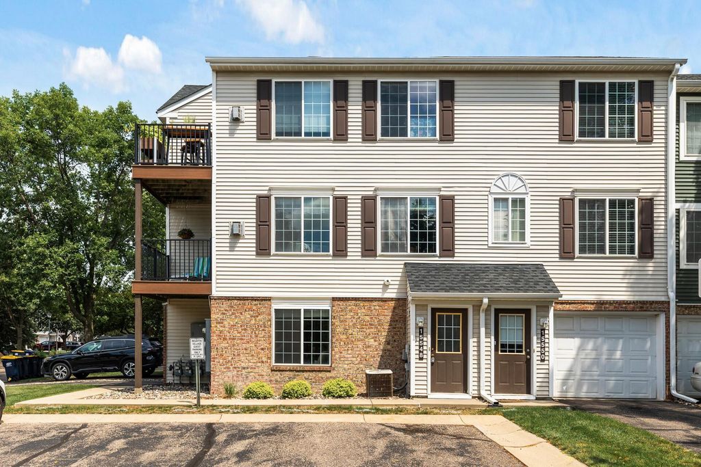 15548 Float Lane 104, Apple Valley, MN 55124