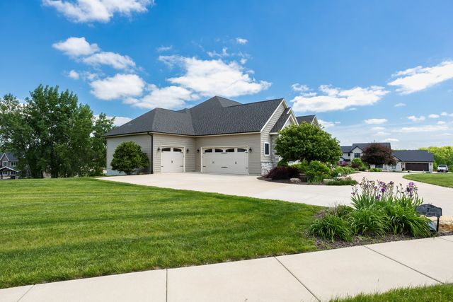 7 Pebble Creek Drive S, Le Claire, IA 52753