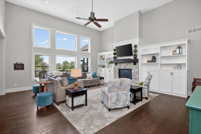 7 Pebble Creek Drive S, Le Claire, IA 52753